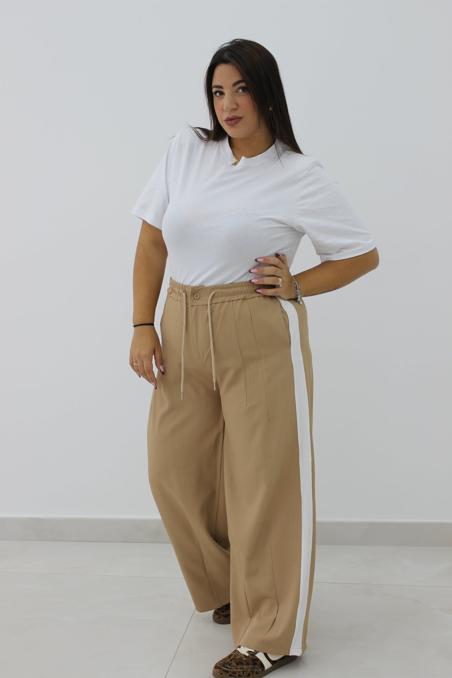 T-shirt basic con spallina oversize