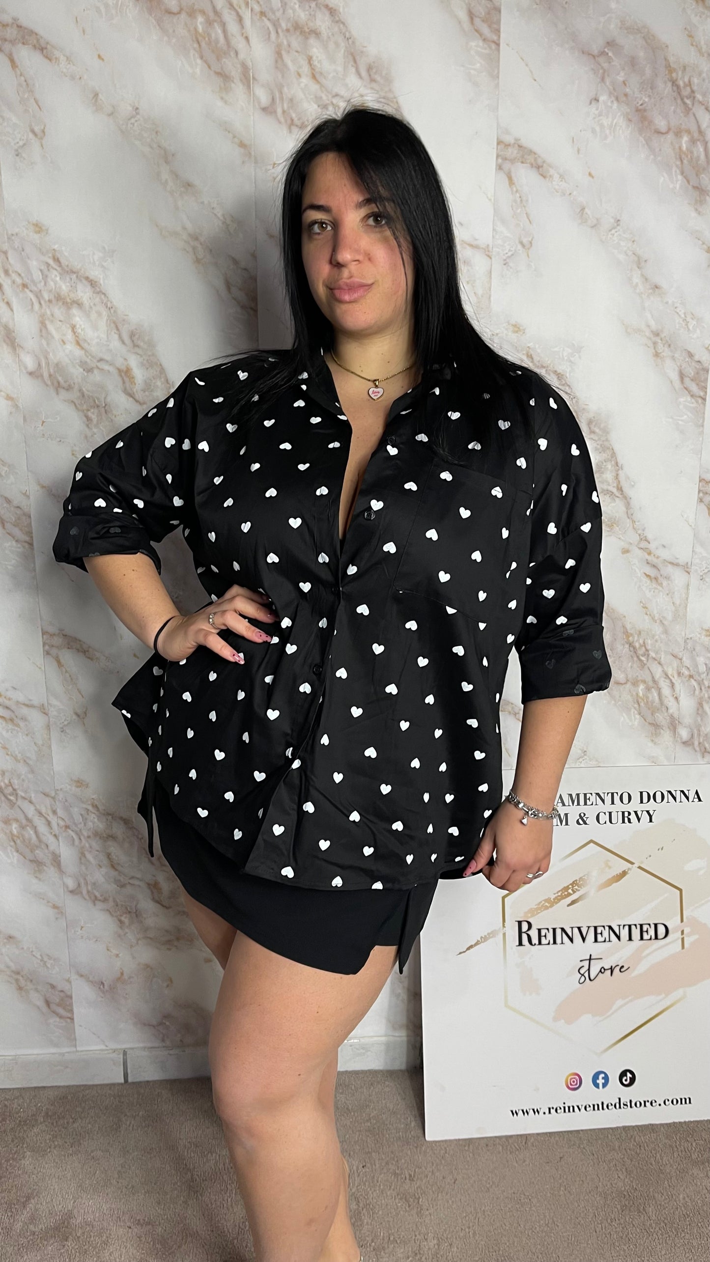 Camicia cuori nera curvy