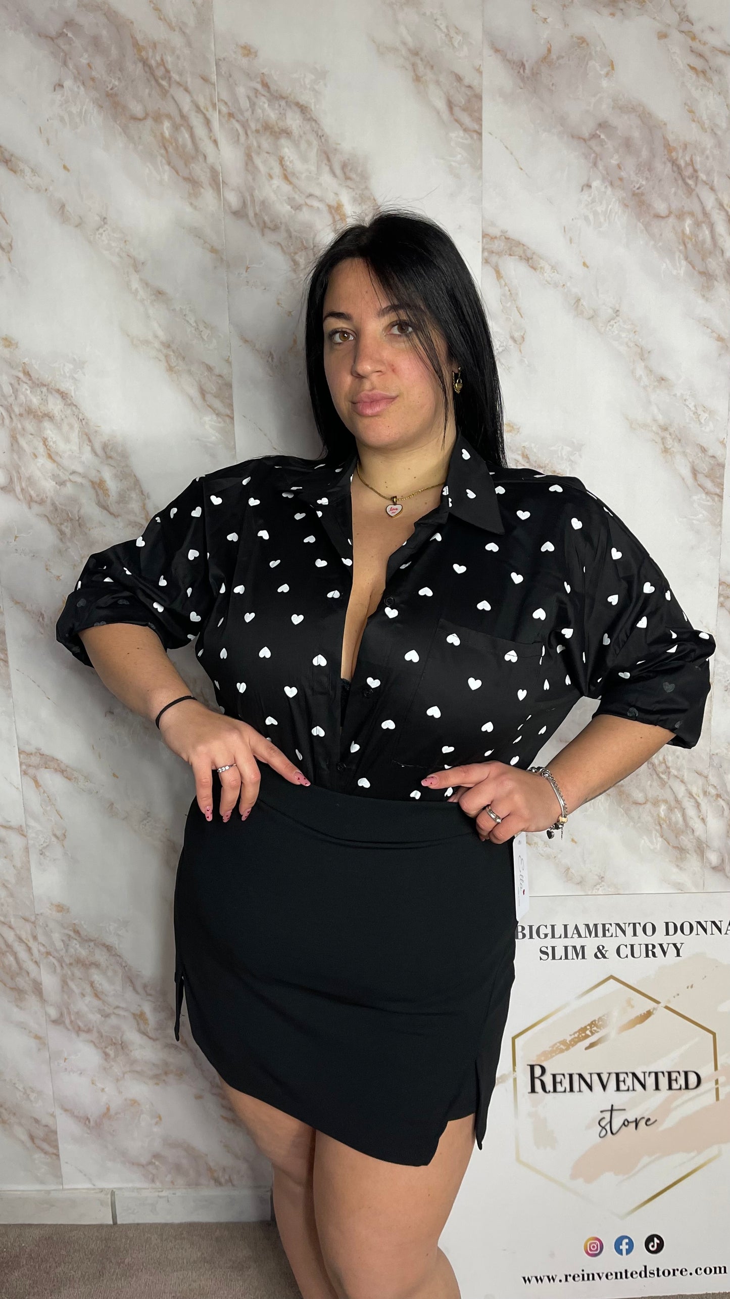 Camicia cuori nera curvy